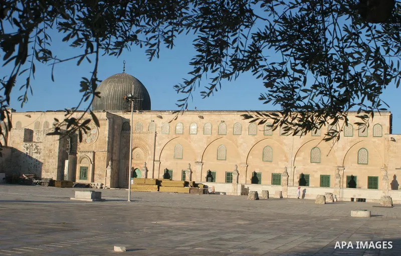 Palestinian Muslim worshippers walk outside the Dome of the Rock during Turkish Foreign Minister Ali Babacan's visit with his wife Zeyneb to the Al-Aqsa Mosque compound in Jerusalem?s old city. Babacan said today on his...