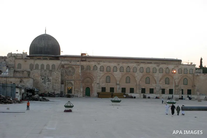 Palestinian Muslim worshippers walk outside the Dome of the Rock during Turkish Foreign Minister Ali Babacan's visit with his wife Zeyneb to the Al-Aqsa Mosque compound in Jerusalem?s old city. Babacan said today on his...
