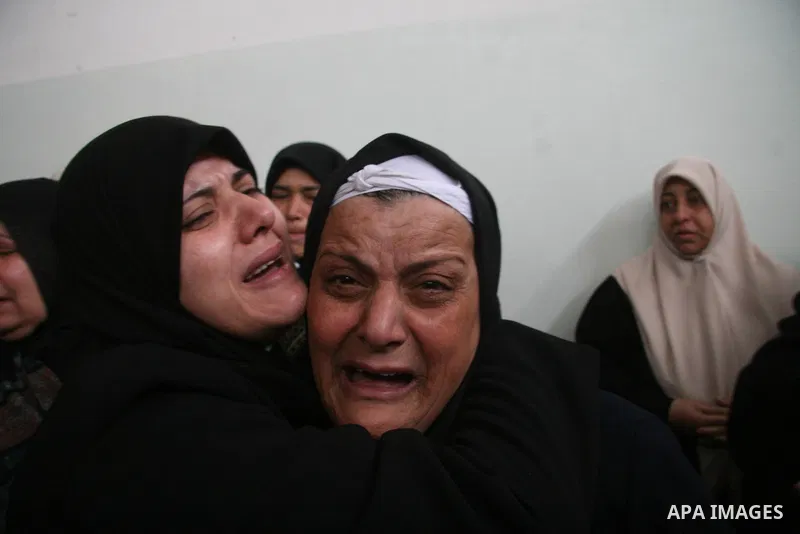 Palestinians mourns during the funeral of Dena Baloshathe and her four sisters in Jabalya refugee camp in the northern Gaza Strip December 29, 2008. Palestinian medics said five young sisters, one of them Dena Balosha, d...