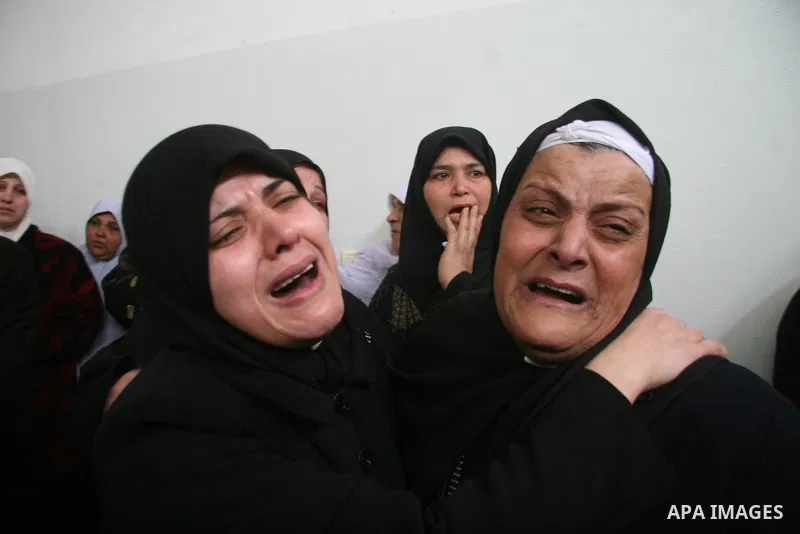 Palestinians mourns during the funeral of Dena Baloshathe and her four sisters in Jabalya refugee camp in the northern Gaza Strip December 29, 2008. Palestinian medics said five young sisters, one of them Dena Balosha, d...