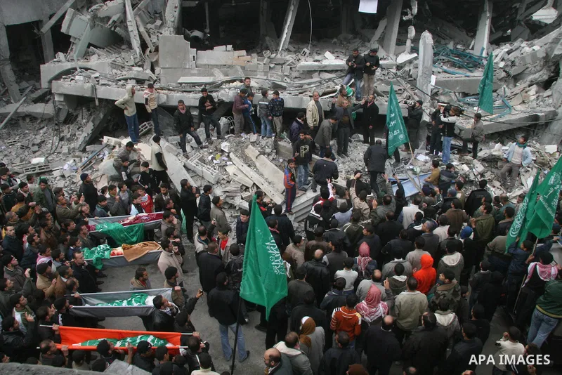 Palestinians mourns during the funeral of Dena Baloshathe and her four sisters in Jabalya refugee camp in the northern Gaza Strip December 29, 2008. Palestinian medics said five young sisters, one of them Dena Balosha, d...