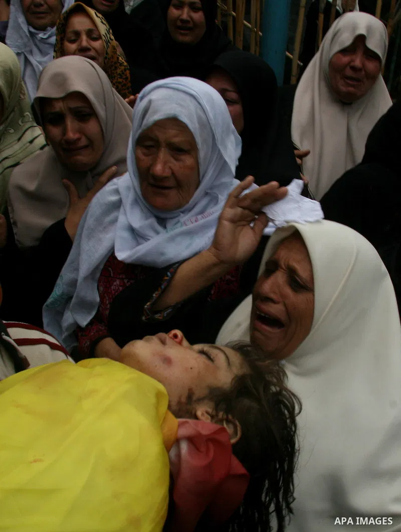 Palestinian relatives of 4-year-old Lama Hamdan mourn near her body during her funeral in the town of Beit Hanoun in the northern Gaza Strip December 30, 2008. Israel on Tuesday rejected any truce with Hamas Islamists in...