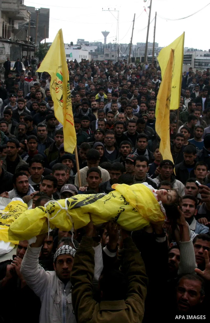 Palestinians carry the body of 4-year-old Lama Hamdan during her funeral in the town of Beit Hanoun in the northern Gaza Strip December 30, 2008. Israel on Tuesday rejected any truce with Hamas Islamists in the Gaza Stri...