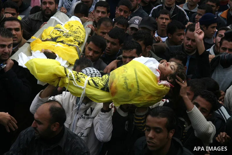 Palestinians carry the body of 4-year-old Lama Hamdan during her funeral in the town of Beit Hanoun in the northern Gaza Strip December 30, 2008. Israel on Tuesday rejected any truce with Hamas Islamists in the Gaza Stri...