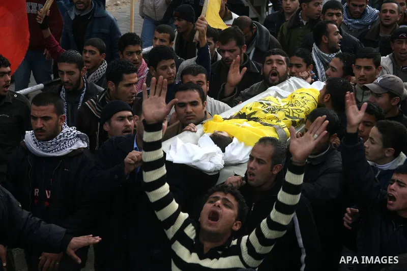 Palestinians carry the body of 4-year-old Lama Hamdan during her funeral in the town of Beit Hanoun in the northern Gaza Strip December 30, 2008. Israel on Tuesday rejected any truce with Hamas Islamists in the Gaza Stri...