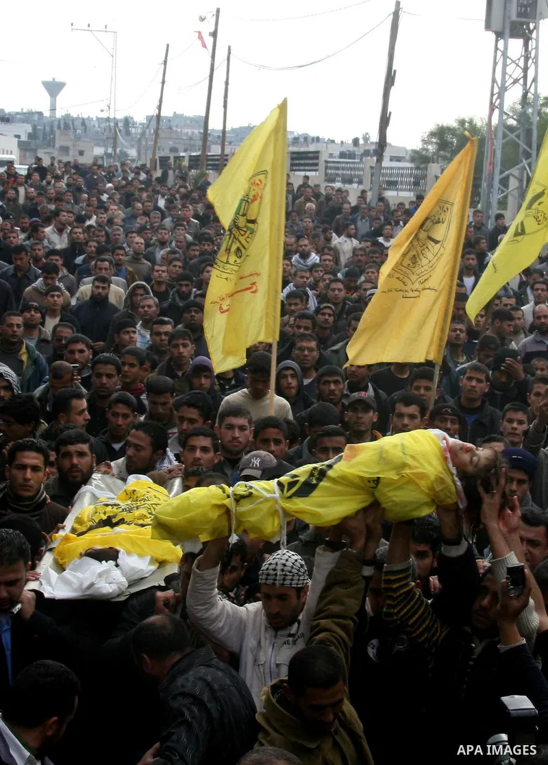Palestinians carry the body of 4-year-old Lama Hamdan during her funeral in the town of Beit Hanoun in the northern Gaza Strip December 30, 2008. Israel on Tuesday rejected any truce with Hamas Islamists in the Gaza Stri...