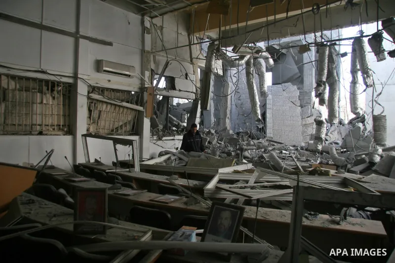 A Palestinian police man stand in the destroyed building of the Parliament in Gaza on January. 30, 2009 APAIMAGES PHOTO / Ashraf Amra