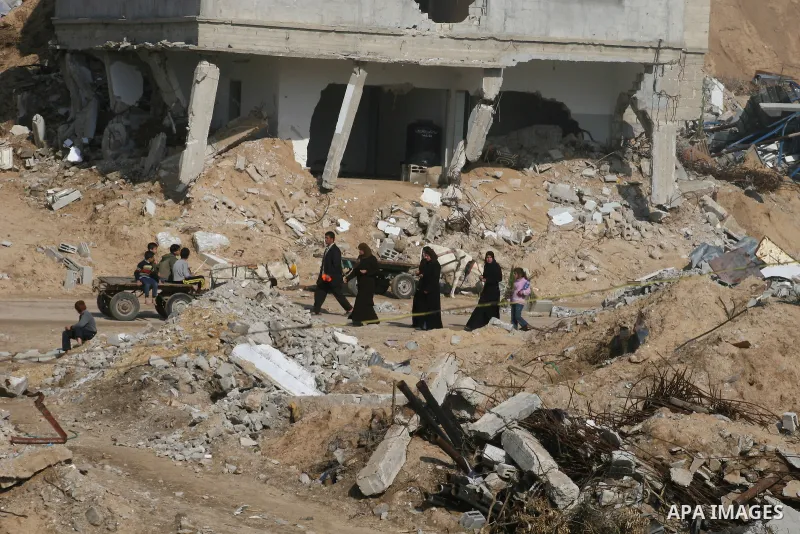A Palestinian family sit on the rubble of their home destroyed during Israel's 22-day offensive in Jabalia in the northern Gaza Strip on February 18, 2009 APAIMAGES PHOTO / Ashraf Amra
