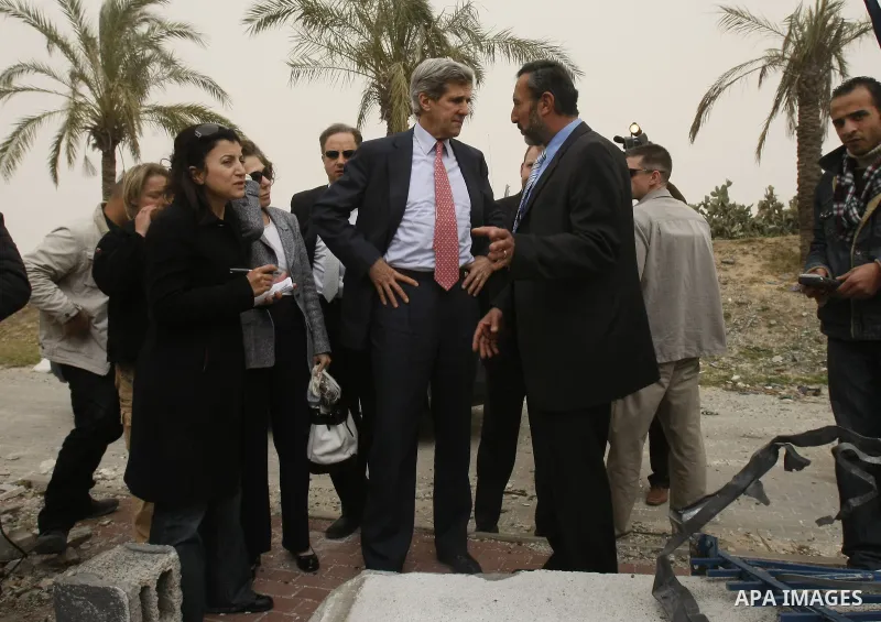 US Senator John Kerry (R) visits on February 19, 2009 the destroyed American International School in Beit Lahia in the northern Gaza Strip, that was bombed during Israel's 22-day offensive on the Palestinain enclave. Ker...