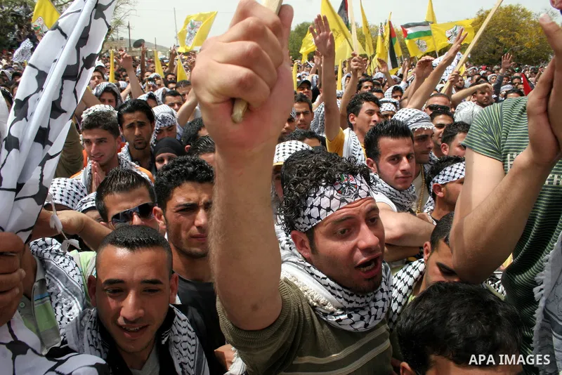 Palestinian students and activists of Fatah, Palestinian President Mahmoud Abbas' party, taking part in Birzeit University Student Council elections campaign at the Birzeit University campus in the West Bank April 14, 20...