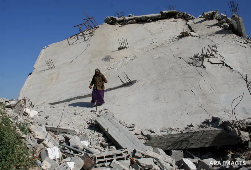 Palestinians walk on the rubble of destroyed buildings in the east of Jebaliya, northern Gaza Strip, on May 5, 2009 Israel blasted a harsh UN report on its three-week war on Gaza in January 2009 that is to be submitted t...