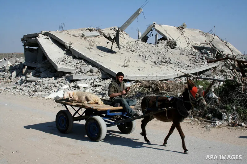 Palestinians walk on the rubble of destroyed buildings in the east of Jebaliya, northern Gaza Strip, on May 5, 2009 Israel blasted a harsh UN report on its three-week war on Gaza in January 2009 that is to be submitted t...
