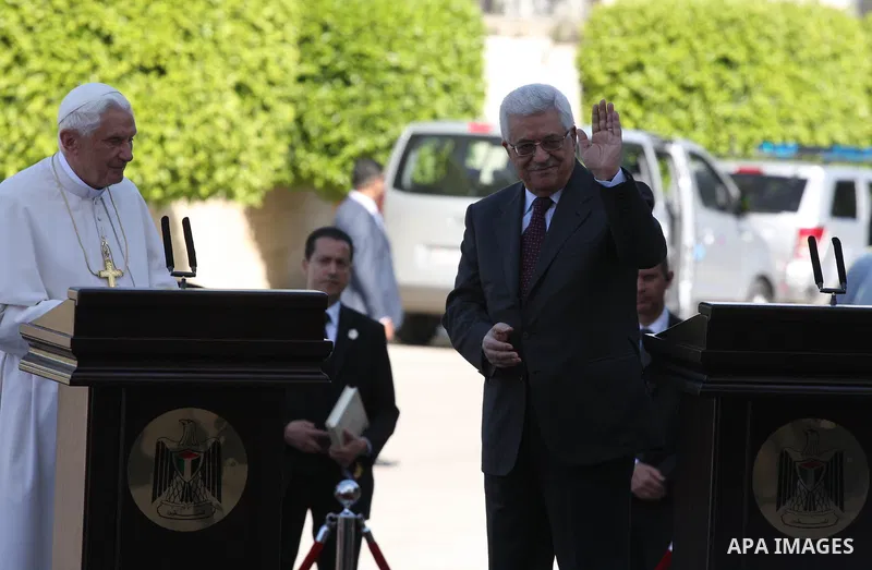 Pope Benedict XVI (L) is received by Palestinian President Mahmoud Abbas in the West Bank town of Bethlehem May 13, 2009. During his visit marred by controversy over his wartime past as a member of the Nazi's Hitler Yout...