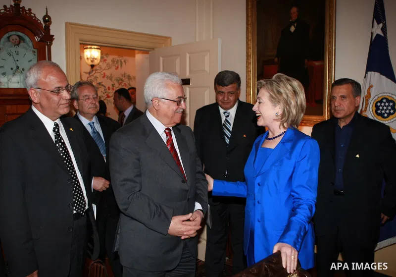 Palestinian President Mahmoud Abbas meets with U.S. Secretary of State Hillary Clinton in Washington, May 28, 2009. Abbas met with U.S. President Barack Obama earlier this week to discuss the Middle East peace process, p...
