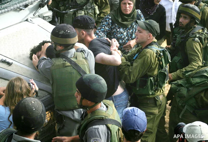 An Israeli border policemen clash with Palestinian and left-wing Israeli activists during a protest on agricultural land in the southern West Bank village of Safaa, near Hebron on 27 June 2009. Israeli security forces ha...