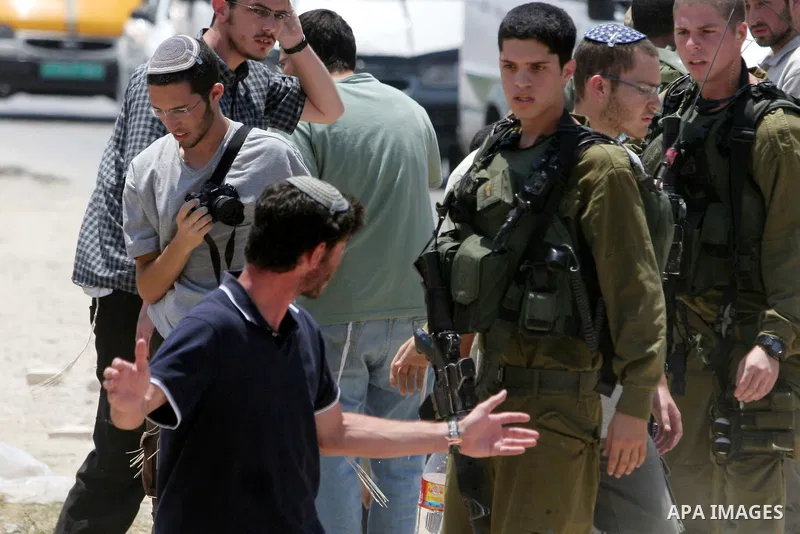 Israeli soldiers arrest a settler from the settlement of Yetshar near the West Bank City of Nablus on July 20 ,2009. Photo by Nedal Shtieh