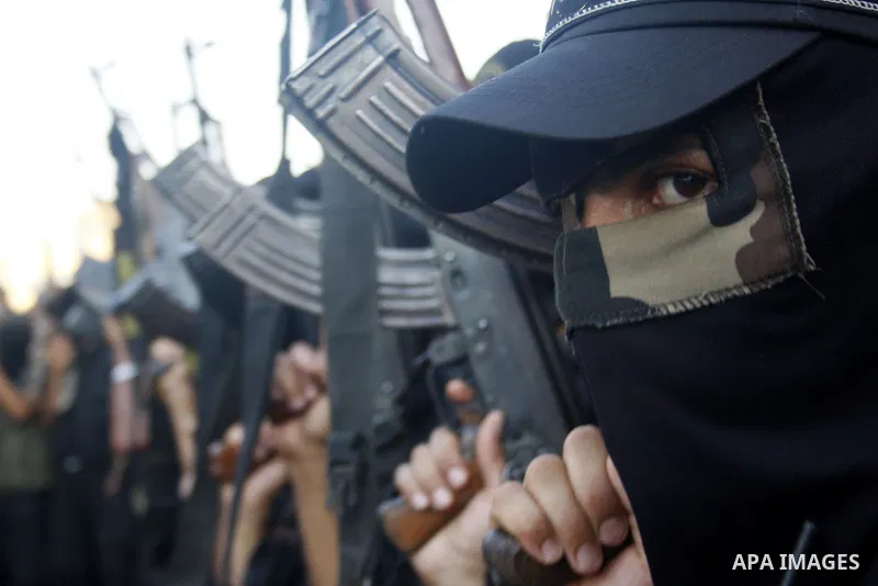 Palestinian fighters of the Islamic Jihad movement during a rally in the Khan Yunis refugee camp in the southern Gaza Strip on July 24, 2009. Photo By Ashraf Amra
