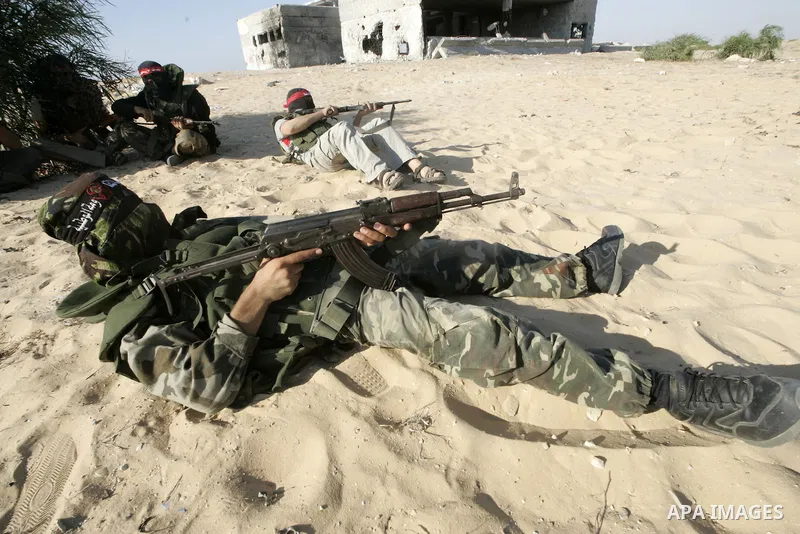 A Palestinian militants of the Democratic Front for the Liberation of Palestine (DFLP) during a training in Rafah town in the southern Gaza Strip on July 30, 2009. Photo By Abed Rahim Khatib