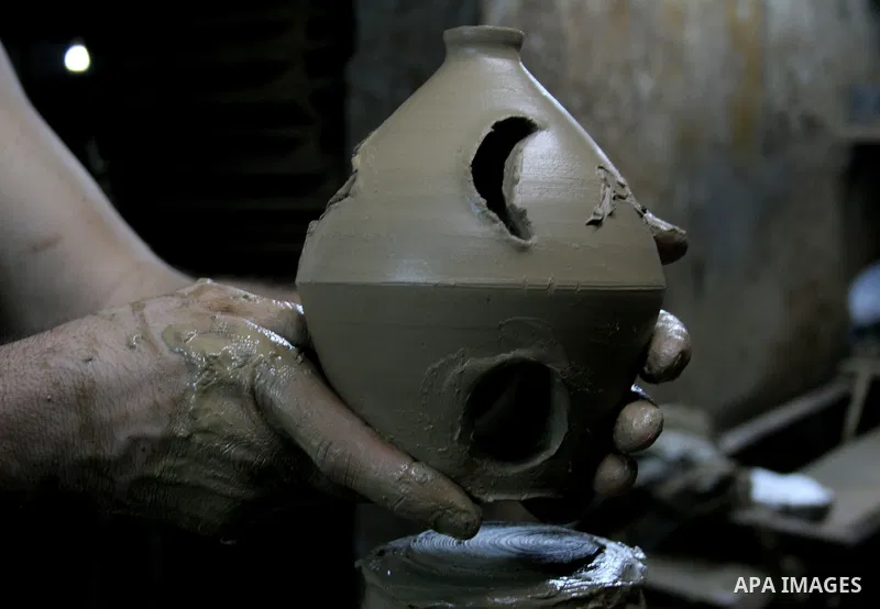 A Palestinian potter makes a clay lantern at his workshop in Gaza City on Aug 18, 2009, ahead of the start of the holy month of Ramadan during which Muslims fast from dusk to dawn and give alms to the poor. The Arabic ex...
