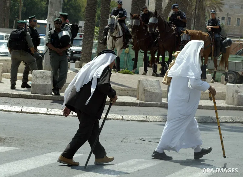 A Palestinians walk to attend the first Friday prayers of the Muslim holy month of Ramadan in al-Aqsa mosque in the old city of Jerusalem on Aug 28, 2009. Muslims around the world abstain from eating, drinking and sexual...