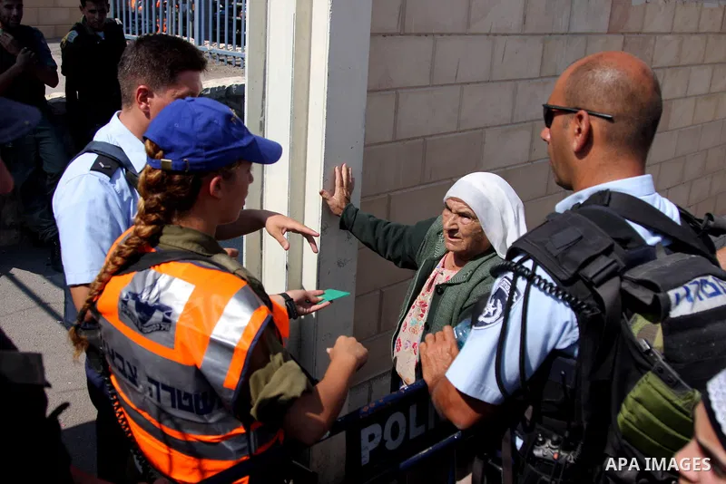 A Palestinians wait to cross an Israeli checkpoint of Qalandiya near the West Bank city of Ramallah on Aug 28, 2009, as they try to reach the al-Aqsa mosque in Jerusalem on the first Friday of the Muslim holy month of Ra...