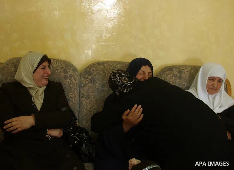 The mother and relatives of Rabia Tawil mourn at his house in the village of Tsur Baher, in East Jerusalem on Sep 22, 2009. Troops shot dead Tawil, a Palestinian motorist, in Israel on Tuesday, saying he failed to stop a...