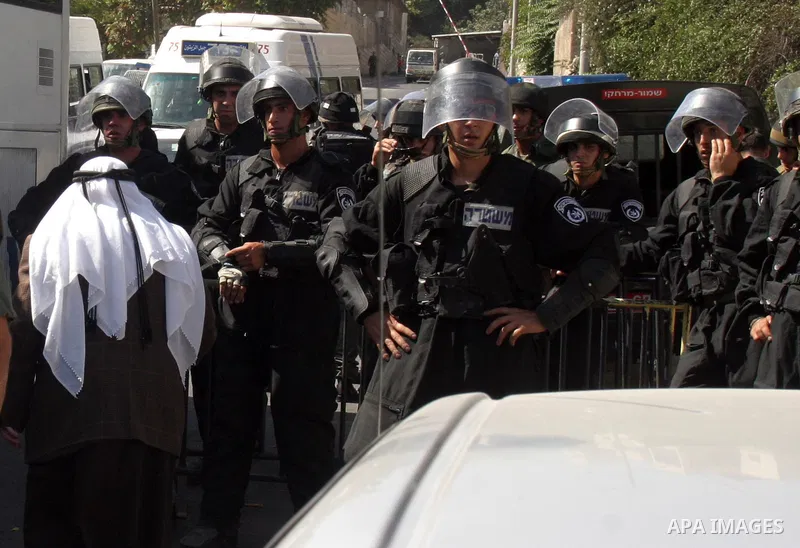 Israeli border policemen outside the Al-Aqsa mosques compound in Jerusalem's Old City on October 4, 2009. Israeli police and Palestinian protestors clashed near Al-Aqsa, a flashpoint site sacred to Muslims and Jews that...