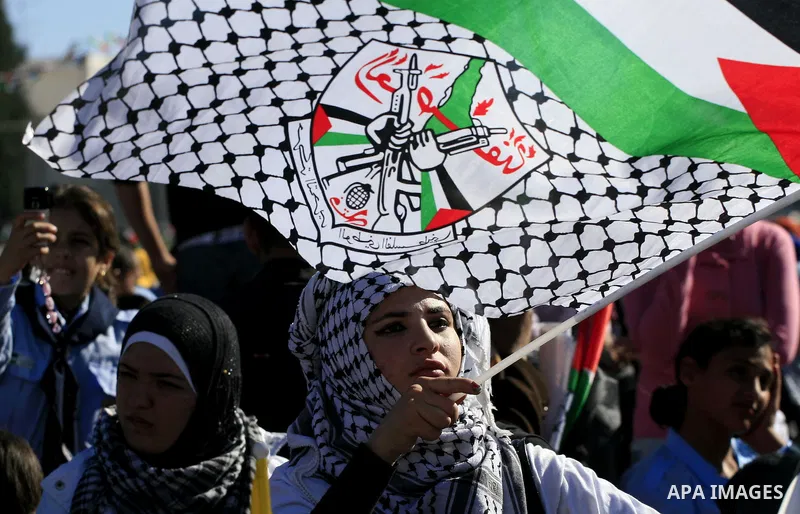 Thousands of Fatah supporters gathered at the presidential compound of Abbas to mark 5th anniversary of Yasser Arafat's death,in the West Bank town of Ramallah on 11 November 2009.The mass rally turned into a show of sup...