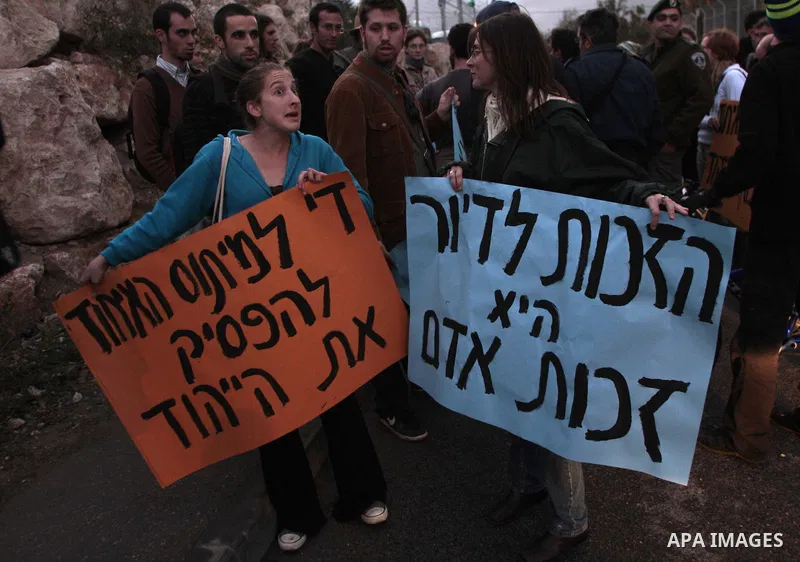 Palestinian arab residents of east Jerusalem, Israelis and foreign peace activists hold banners during a protest in the east Jerusalem neighborhood of Sheikh Jarrah, November 13, 2009. Photo by Mohamar Awad