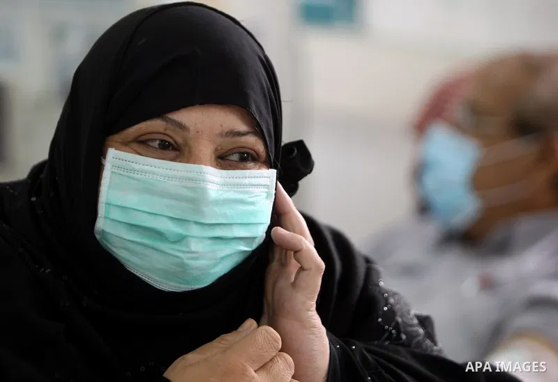 Palestinian kidney patients wash at dialysis unit in al-Shifa hospital in Gaza city on Dec 8,2009 while wearing protective masks as first deaths of A/H1N1were registered. Two Palestinian women have died of A/ H1N1 virus...