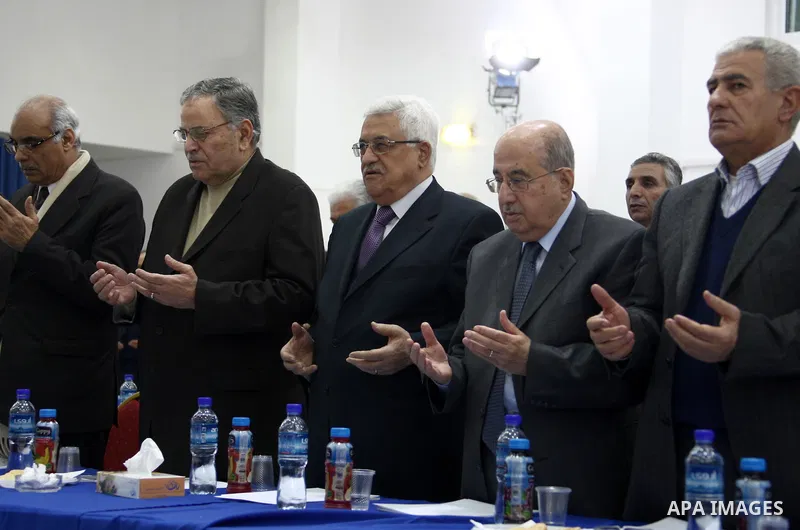 Palestinian President Mahmoud Abbas chairs the meeting of the Revolutionary Council of Fatah movement in the West bank city of Ramallah on Dec 13, 2009. Photo By Thaer Ganaim