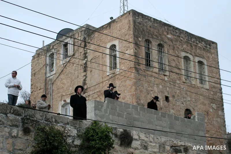 Tens of Israeli settlers and ultra-Orthodox Jews pay a visit to the Jewish shrine of Atnaeil Ben Kinaz in a Palestinian neighbourhood in the divided city of Hebron in the occupied West Bank to pray at the sacred tomb on...