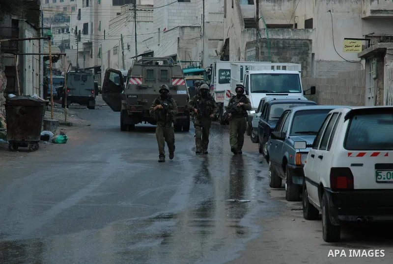 Israeli soldiers surround a neighbourhood during a military operation in the West Bank city of Nablus on December 26, 2009. Israeli forces stormed into the old city of Nablus, killing three Palestinians from the western-...