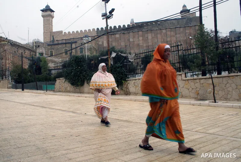Indian Muslims visit the Abraham Mosque in the West Bank city of Hebron January 25, 2010. Photo by Najeh Hashlamoun