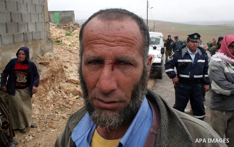 Israeli policemen stand guard after a confrontation between settlers with Palestinians in Twanie near the West Bank village of Yatta southern the West Bank city of Hebron January 26,2010. Photo by Najeh Hashlamoun