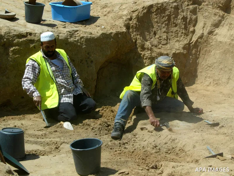 Palestinian workers are looking for archeology, while the Ministry of Tourism in the Gaza Strip provides some classes and the effects of mineral in the town of Tal Zo'rob western Rafah near the border with Egypt in the s...