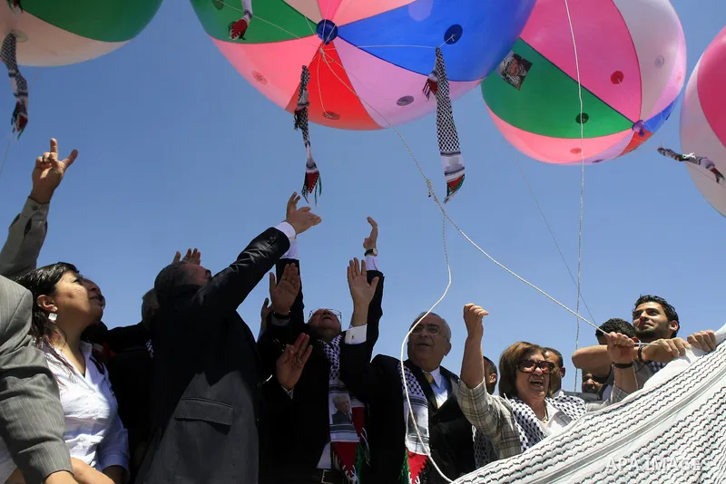 Palestinian Prime Minister, Salam Fayyad attends the launching ceremony of the largest Palestinian traditional scarf ''kefiya'' in the West Bank city of Ramallah, on May 13, 2010. The ceremony was held on Thursday in pre...
