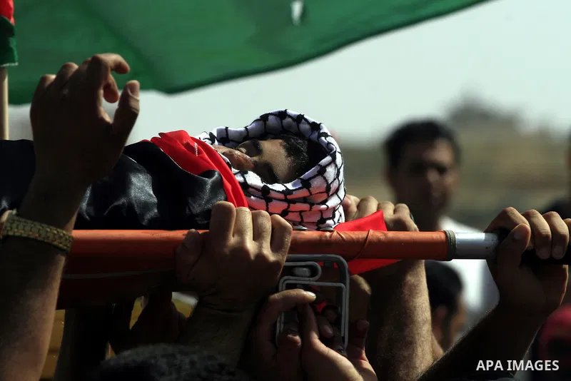Palestinian mourners carry the body of Ayssar Yasser al-Zaben, 16, during his funeral in the West Bank village of Mazra ash Sharqiya, near Ramallah, on May 14, 2010, An Israeli settler shot dead the 16-year-old Palestini...