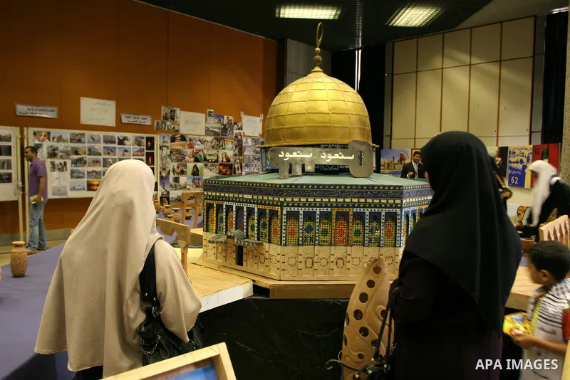 Palestinians attend a Nakba exhibition in Gaza City May 16, 2010. Palestinians marked "Nakba" (Catastrophe) on May 15 to commemorate the time when hundreds of thousands of Palestinians were expelled or fled from their ho...