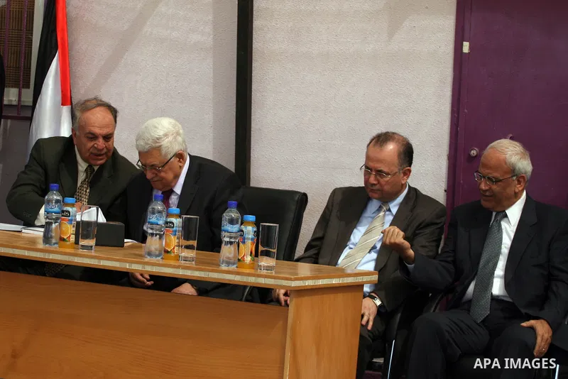 Palestinian President Mahmoud Abbas visits the Palestinian al-Reehan housing project near the West Bank city of Ramallah on June 28, 2010. Photo by Eyad Jadallah