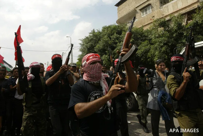 Palestinian relatives carry the body of Qassim al-Shinbari, a militant from the Popular Front for the Liberation of Palestine (PFLP), during his funeral in the town of Beit Hanoun in northern Gaza Strip July 22, 2010. Is...