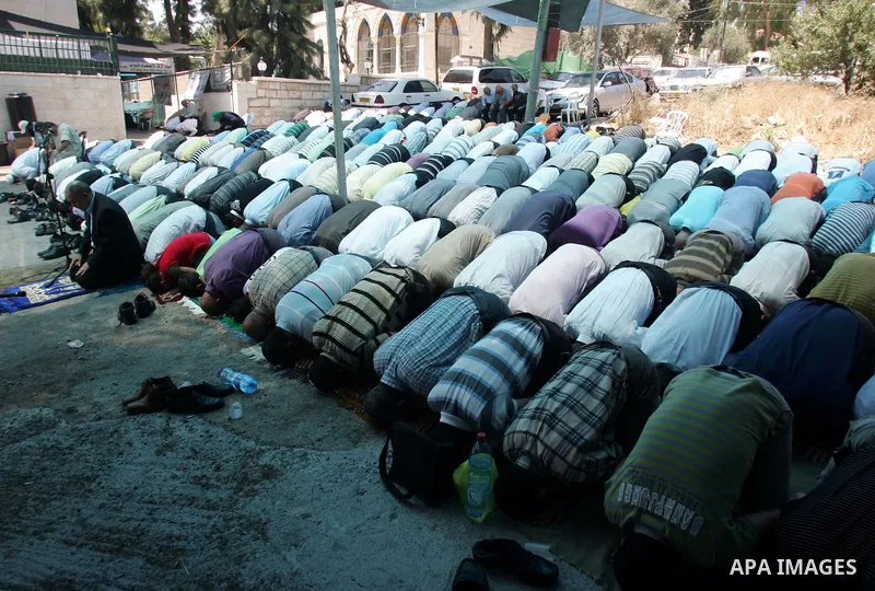 Palestinians pray in the Red Cross yard during the Friday prayer in East Jerusalem , Friday 23 July 2010, in solidarity with PLC members and former Palestinian minister Ahmad Atwon, Mohammad Totah and Khalid Abu Arfeh. A...