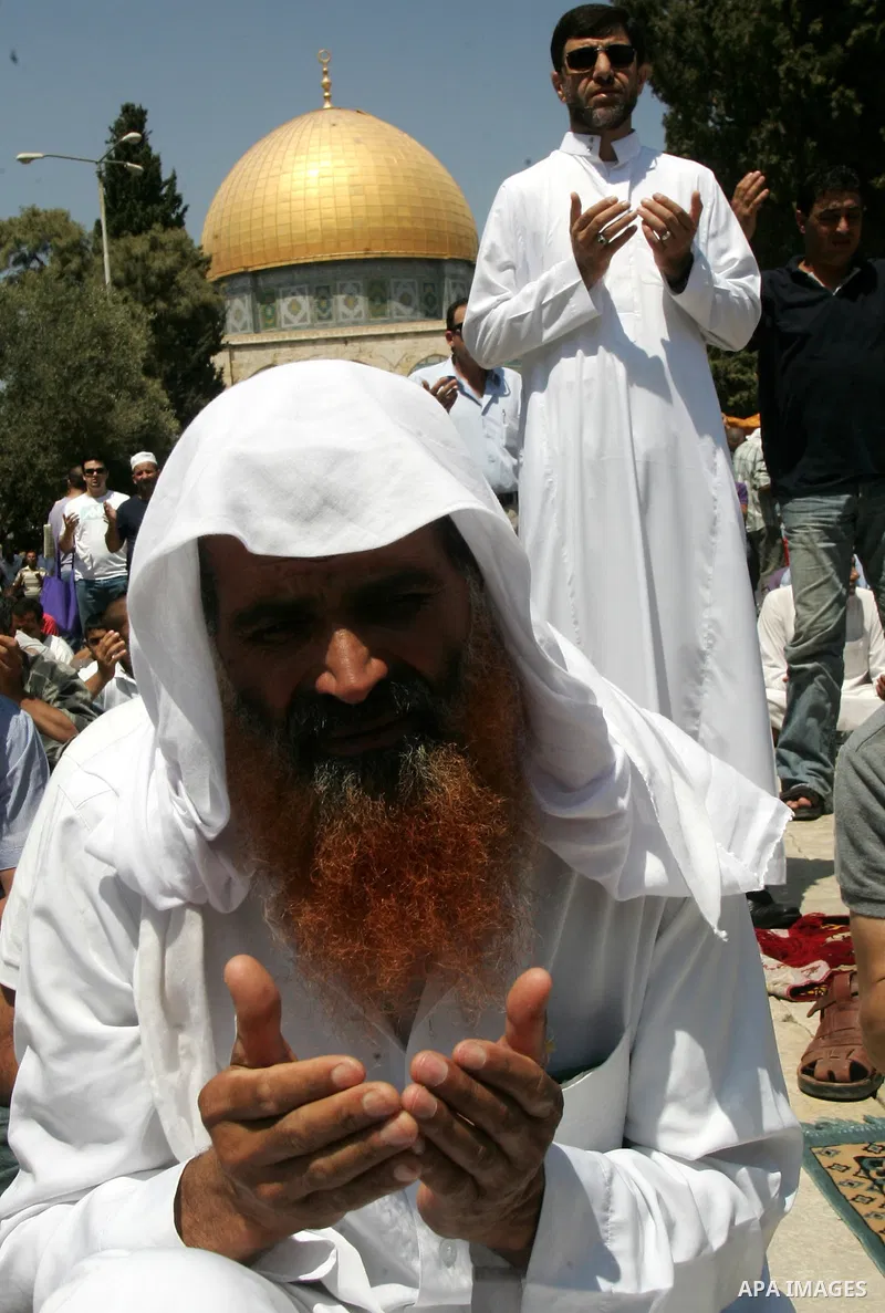 Palestinian worshippers attend Friday prayers outside the Dome of the Rock, in the Al-Aqsa mosque compound in Jerusalem, during the third Friday noon prayer of the holy fasting month of Ramadan on August 27, 2010. Photo...