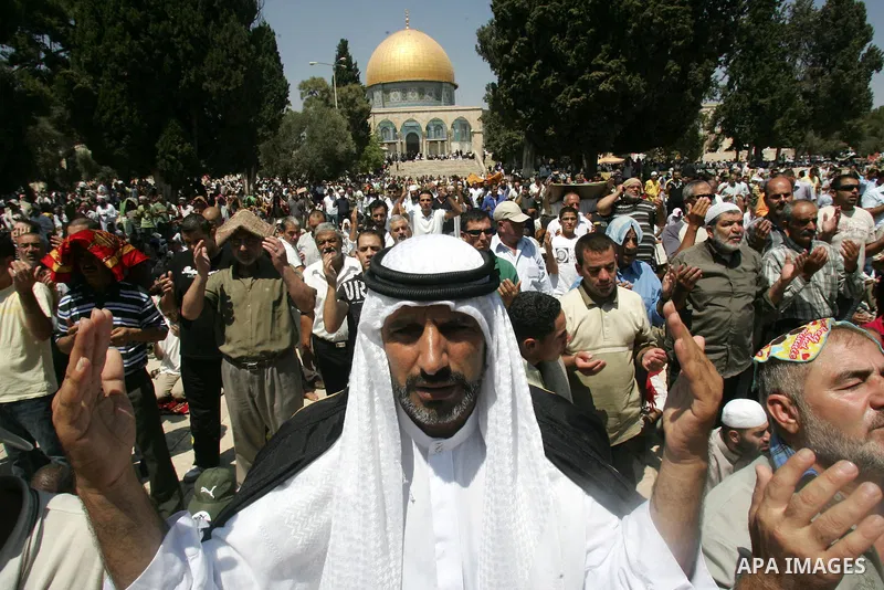 Palestinian worshippers attend Friday prayers outside the Dome of the Rock, in the Al-Aqsa mosque compound in Jerusalem, during the third Friday noon prayer of the holy fasting month of Ramadan on August 27, 2010. Photo...