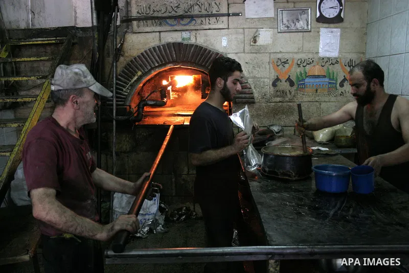 Palestinian bakers prepare jars full of rice and meat 'Qedrah" in a traditional stove in the West Bank city of Hebron on August 30, 2010 during the holy fasting month of Ramadan, when observant Muslims abstain from eatin...