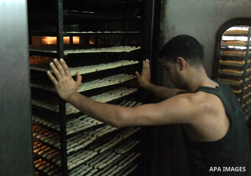 A Palestinian baker prepares mini-cakes at his bakery on September 6, 2010 Gaza city, as Muslims around the world prepare for the end of the holy month of Ramadan with the Eid al-Fitr holiday at the end of the week. Phot...