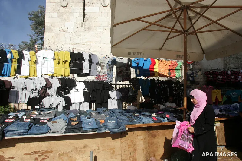 Palestinians shop outside of Damascus Gate ahead of the upcoming celebration of Eid al-Fitr, marking the end of the Muslim holy month of Ramadan in Jerusalem's Old City September 8, 2010. Photo by Mahfouz Abu Turk