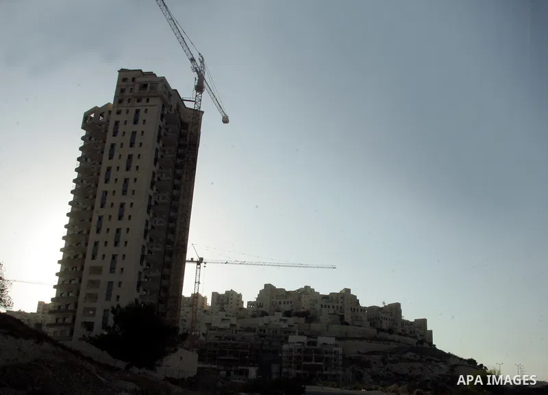 Palestinian laborers work on a construction site in the Jewish settlement of Har Homa, on the outskirts of Jerusalem on September 16, 2010. US Secretary of State Hillary Rodham Clinton arrived to the Palestinian Authorit...