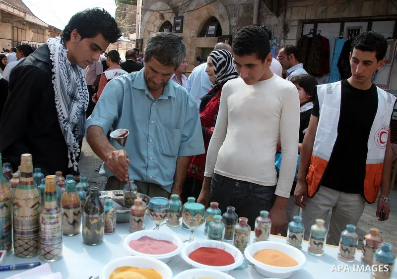 Palestinians take part in Palestinian Heritage day festival in the West Bank city of Hebron on October 07,2010. the festival was organized by Hebron rehabilitation committee and this festival is a part of Amar Ya Baladna...