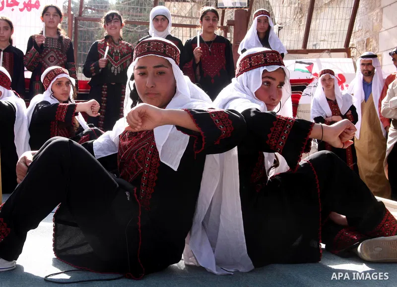 Palestinians take part in Palestinian Heritage day festival in the West Bank city of Hebron on October 07,2010. the festival was organized by Hebron rehabilitation committee and this festival is a part of Amar Ya Baladna...